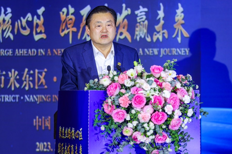 栾立新.jpg