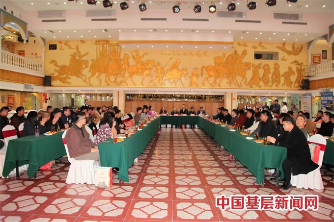 探索丝路繁华,“品味”新疆之窗,共谋发展新机遇。 探索丝路繁华,“品味”新疆之窗,共谋发展新机遇。
