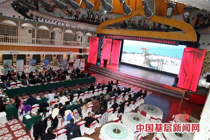 探索丝路繁华,“品味”新疆之窗,共谋发展新机遇。 探索丝路繁华,“品味”新疆之窗,共谋发展新机遇。