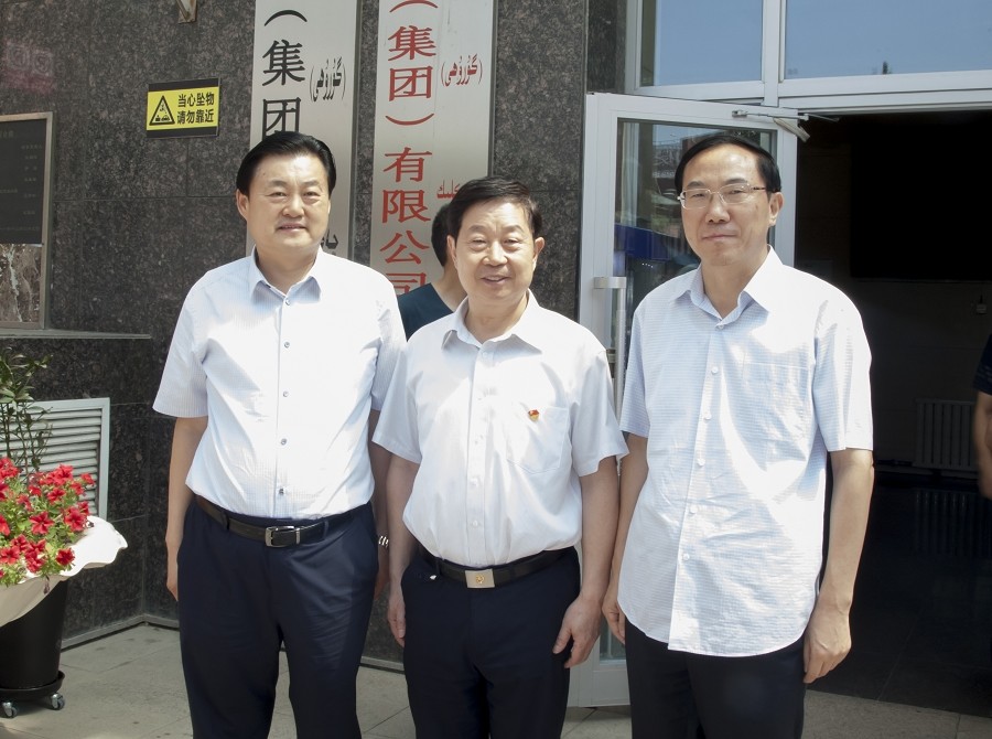 2019年8月6日全国政协常委、经济委员会副主任孙思敬上将(中)(原武警部队政委),武警新疆总队政委王爱国少将(右一)到新疆MS88明升文化旅游集团调研.jpg 2019年8月6日全国政协常委、经济委员会副主任孙思敬上将(中)(原武警部队政委),武警新疆总队政委王爱国少将(右一)到新疆MS88明升文化旅游集团调研.jpg