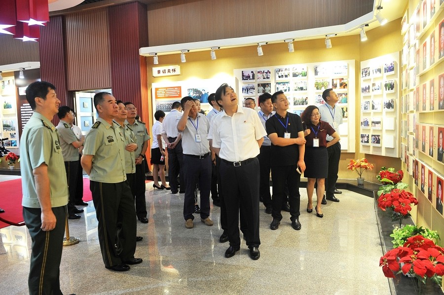 2018-7-23 栾立新董事长慰问武警部队 05.JPG